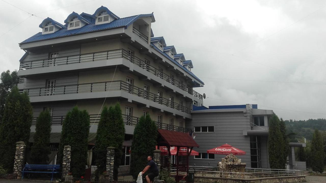 Hotel Ineul Rodna エクステリア 写真